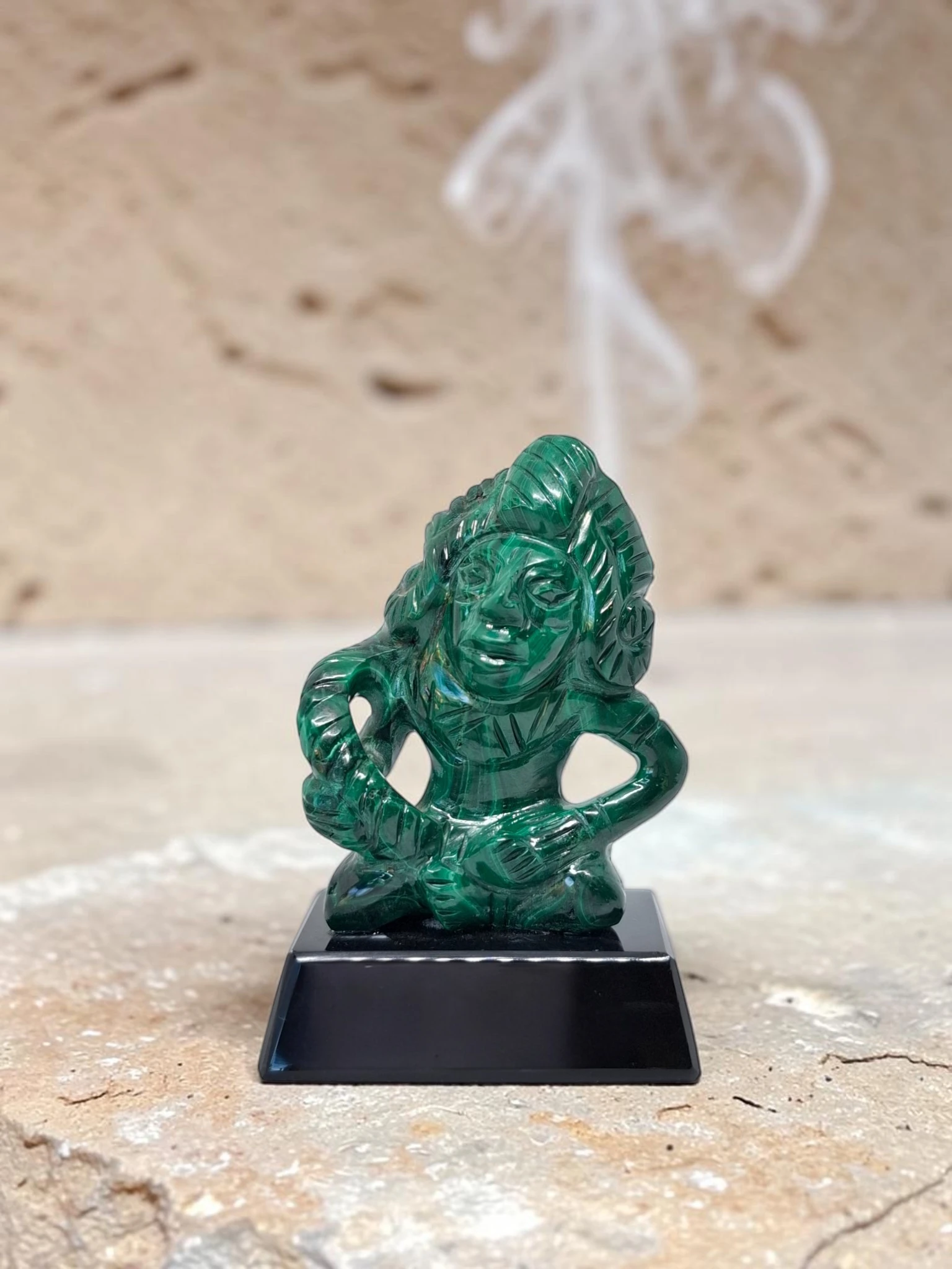 Chamán con Serpiente Maya en Malaquita 9.5 cm